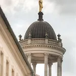 Am Grossen Waisenhaus 3*