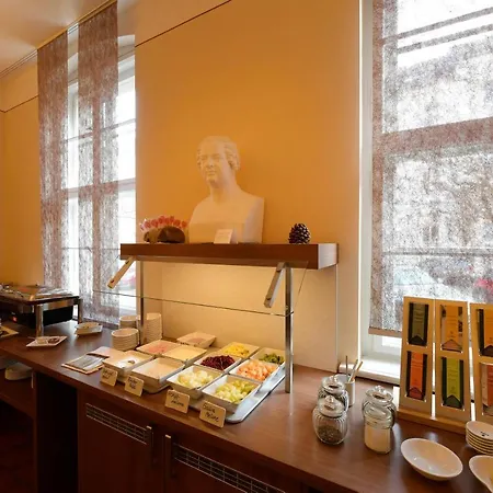 Am Grossen Waisenhaus 3*