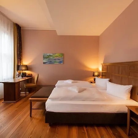 Am Grossen Waisenhaus 3*