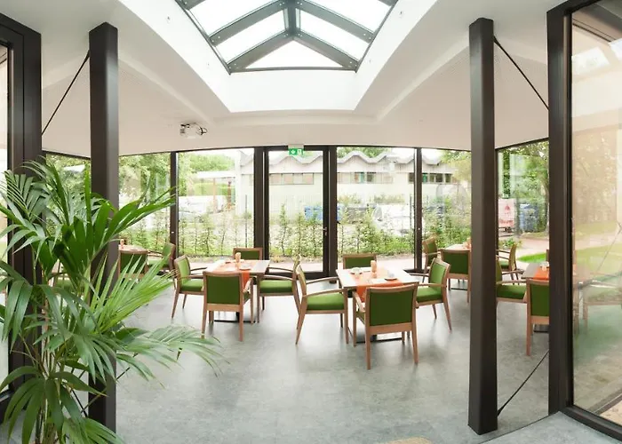 Am Grossen Waisenhaus 3*